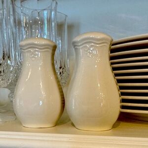 Lenox Casual Elegance Salt and Pepper Shakers. Like new never used